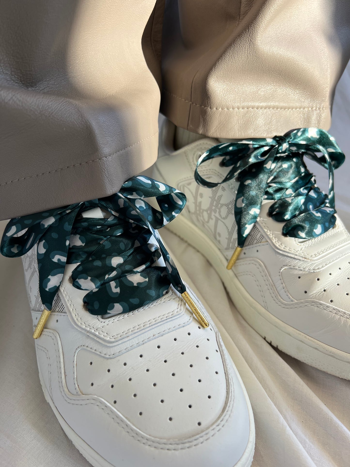 Silk Smaragd Leopard Skosnören