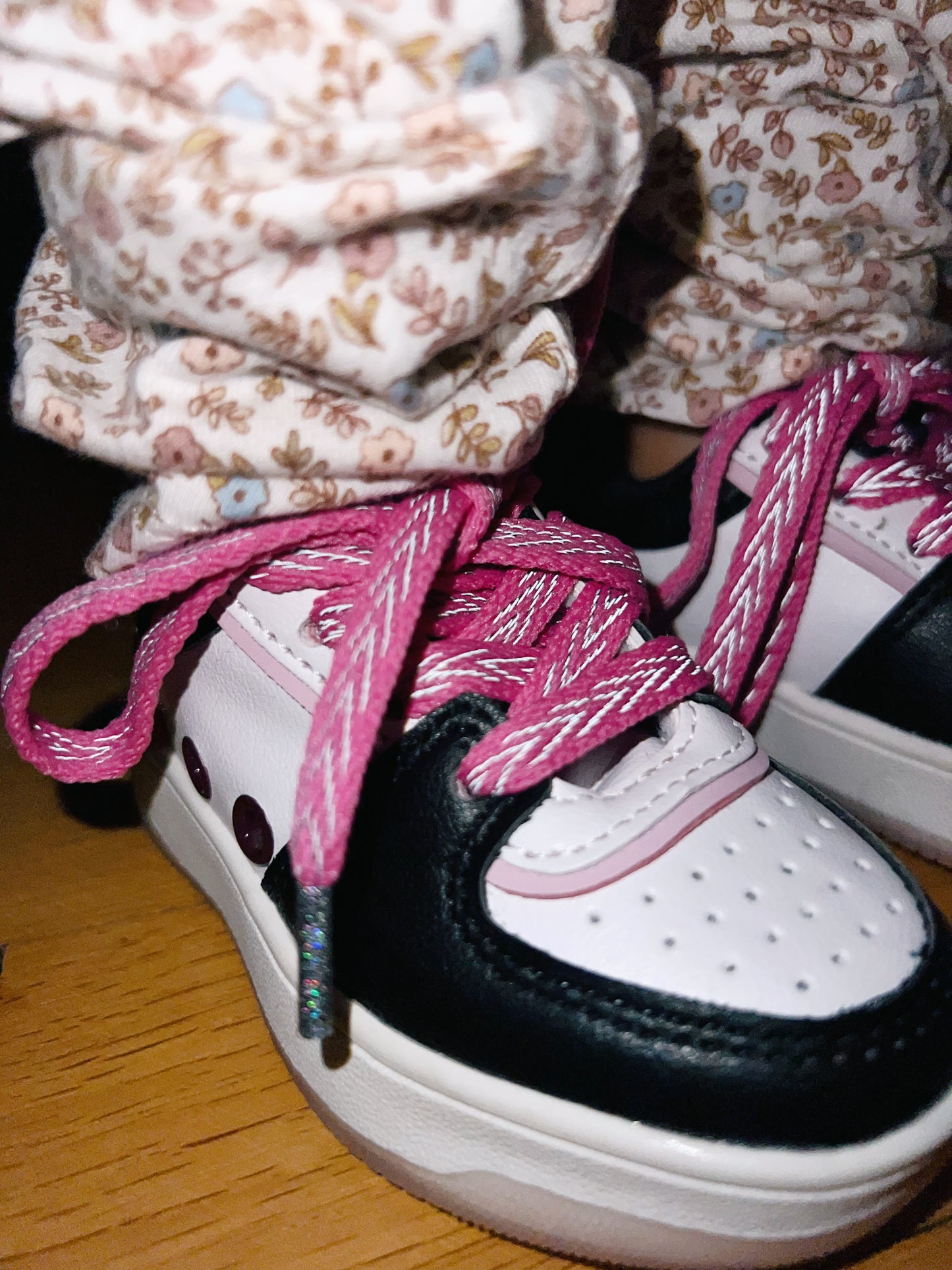 Kids Reflective Pink Shoelaces