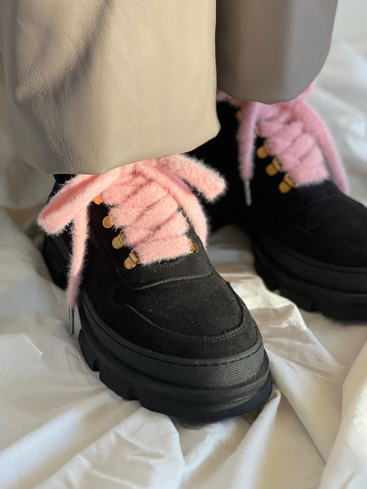 Light Pink Faux Fur Skosnören