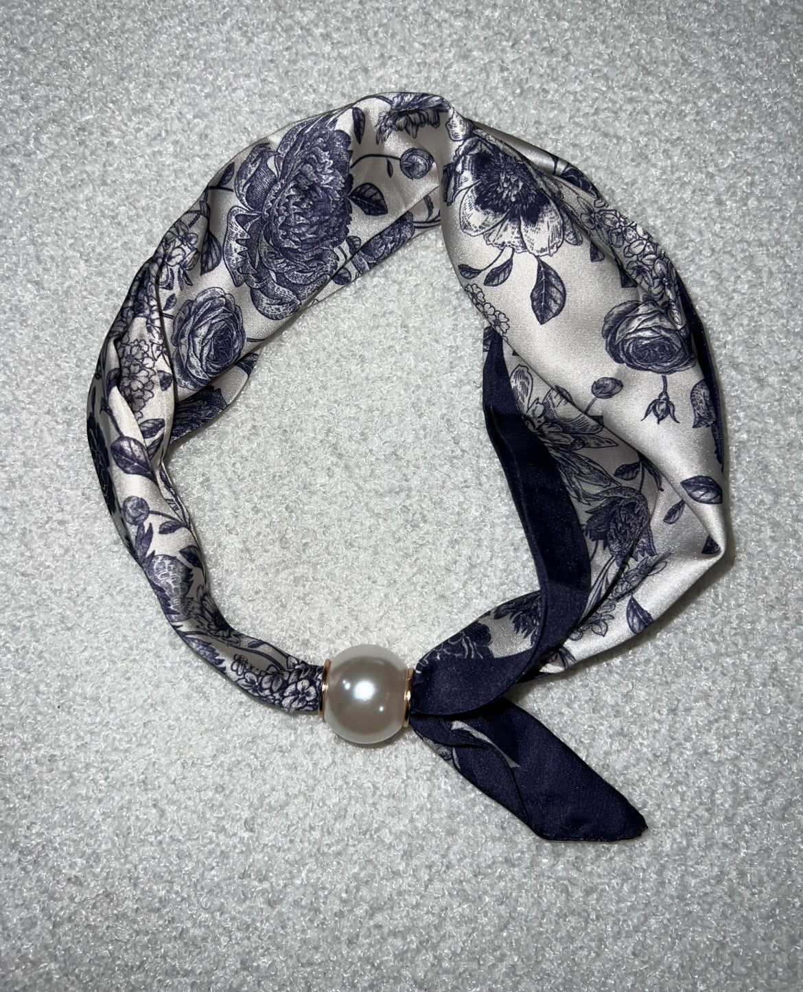 Magnetic Scarf Blue Floral