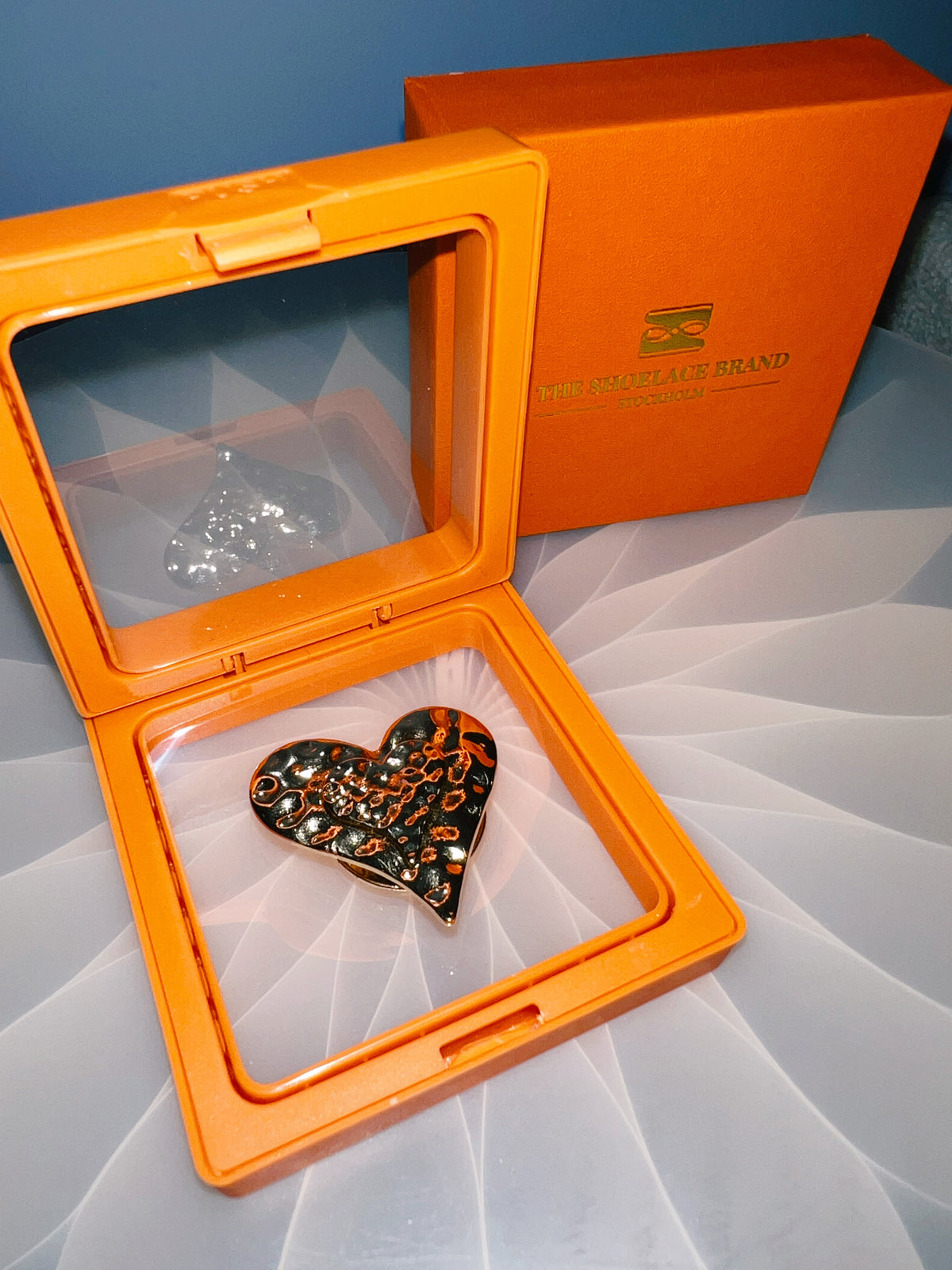 Magnetic brooch Heart Gold