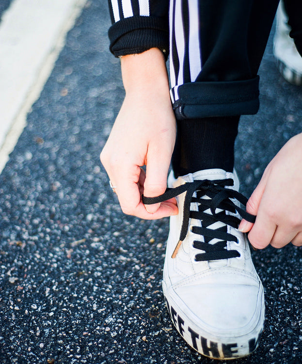 Black elastic shoelaces rosé gold aglet - The Shoelace Brand