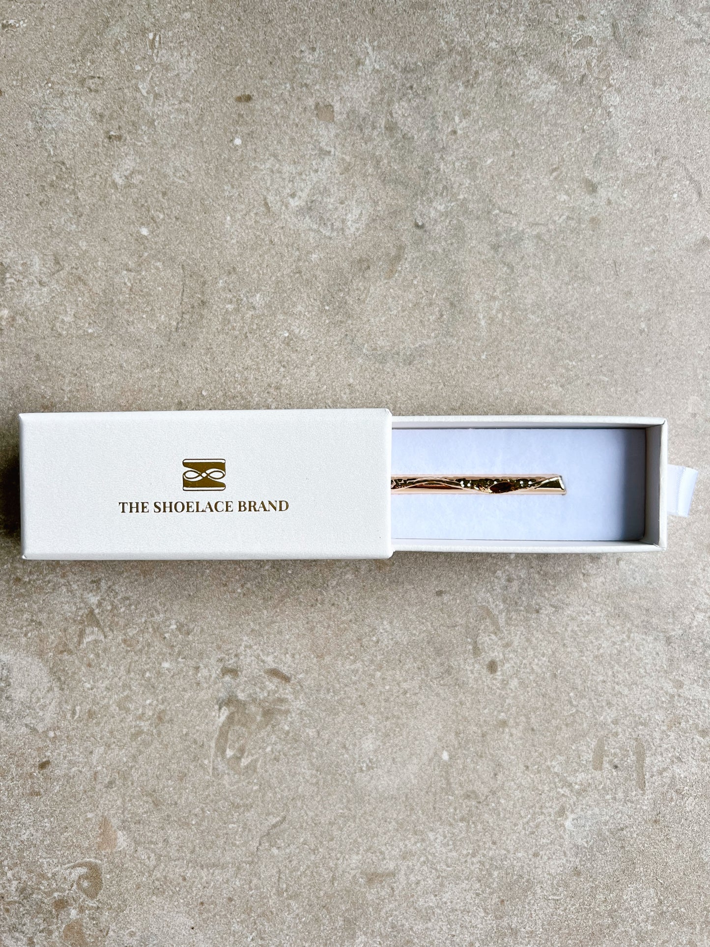 Oma Vase Brooch Gold