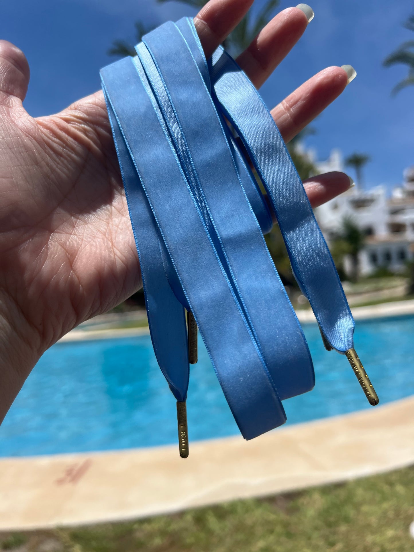 Velvet Sky Blue Shoelaces 134 cm – Gold Tips