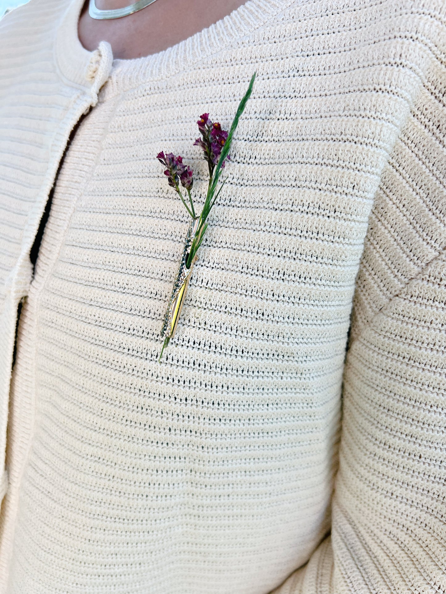 Oma Vase Brooch Gold