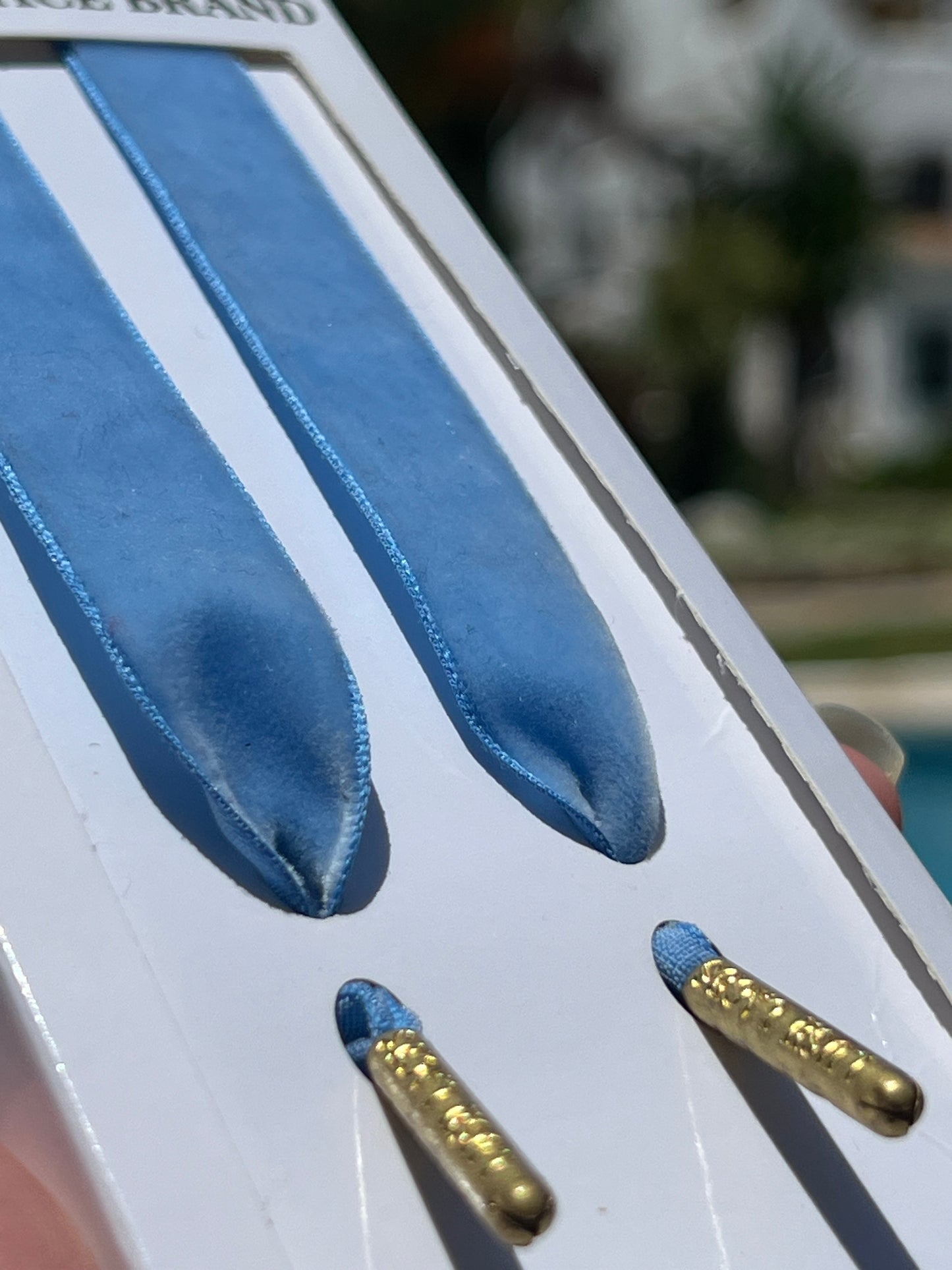 Velvet Sky Blue Shoelaces 134 cm – Gold Tips