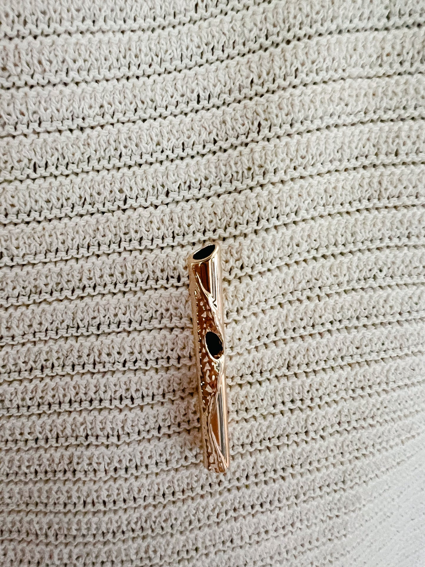 Oma Vase Brooch Gold
