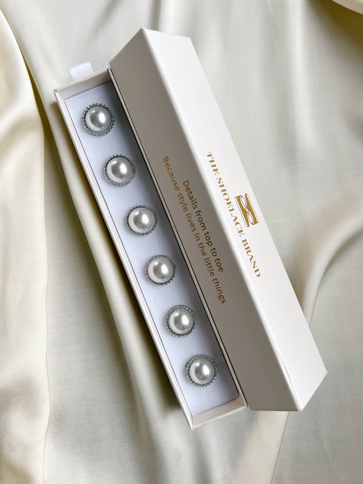 Anna – Pearl Button Charm Silver