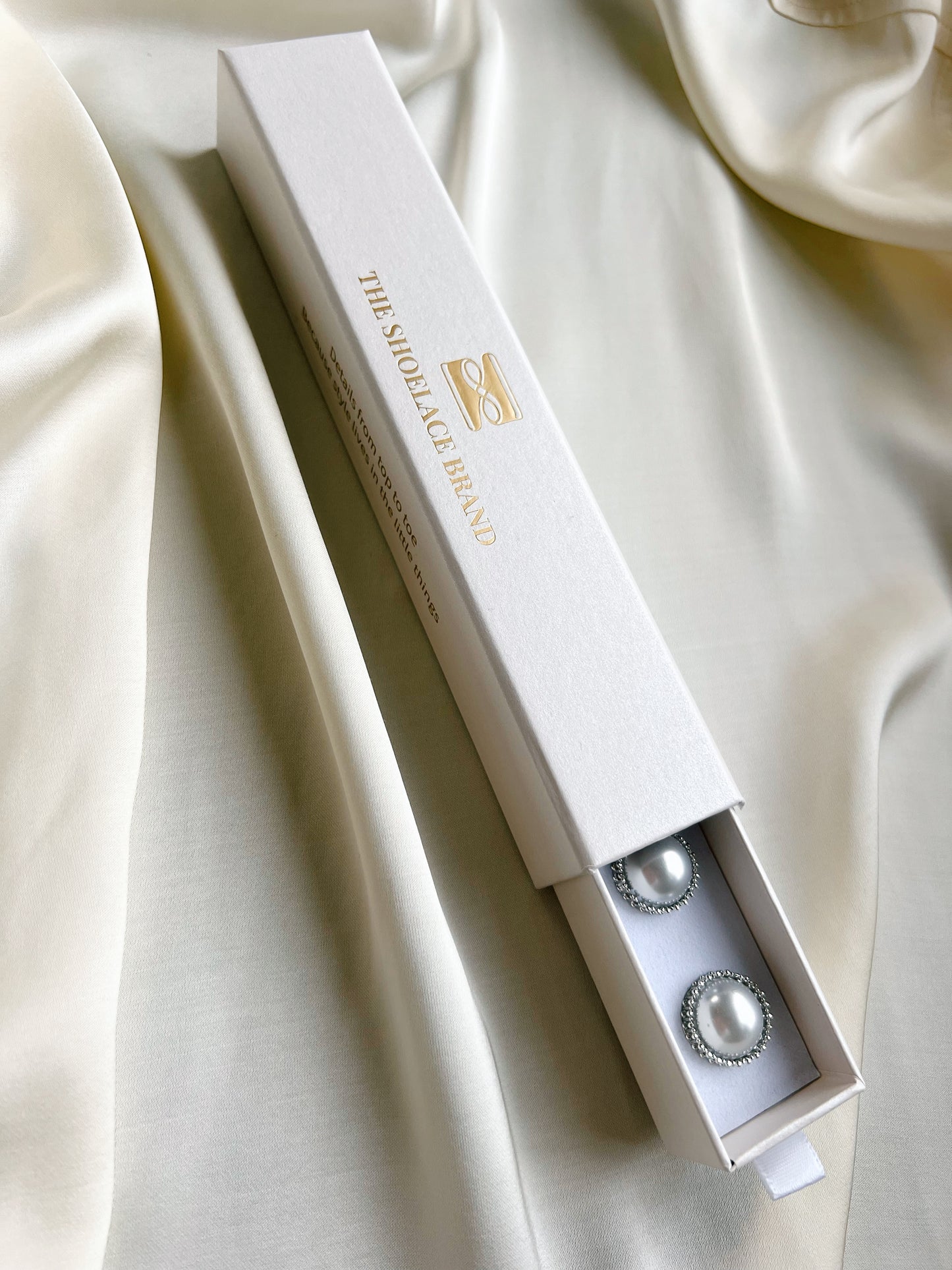 Anna – Pearl Button Charm Silver