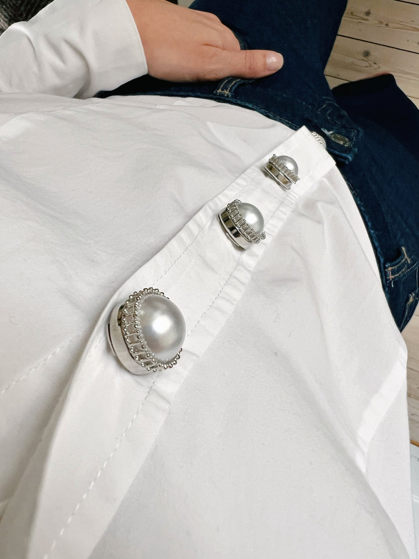 Anna – Pearl Button Charm Silver