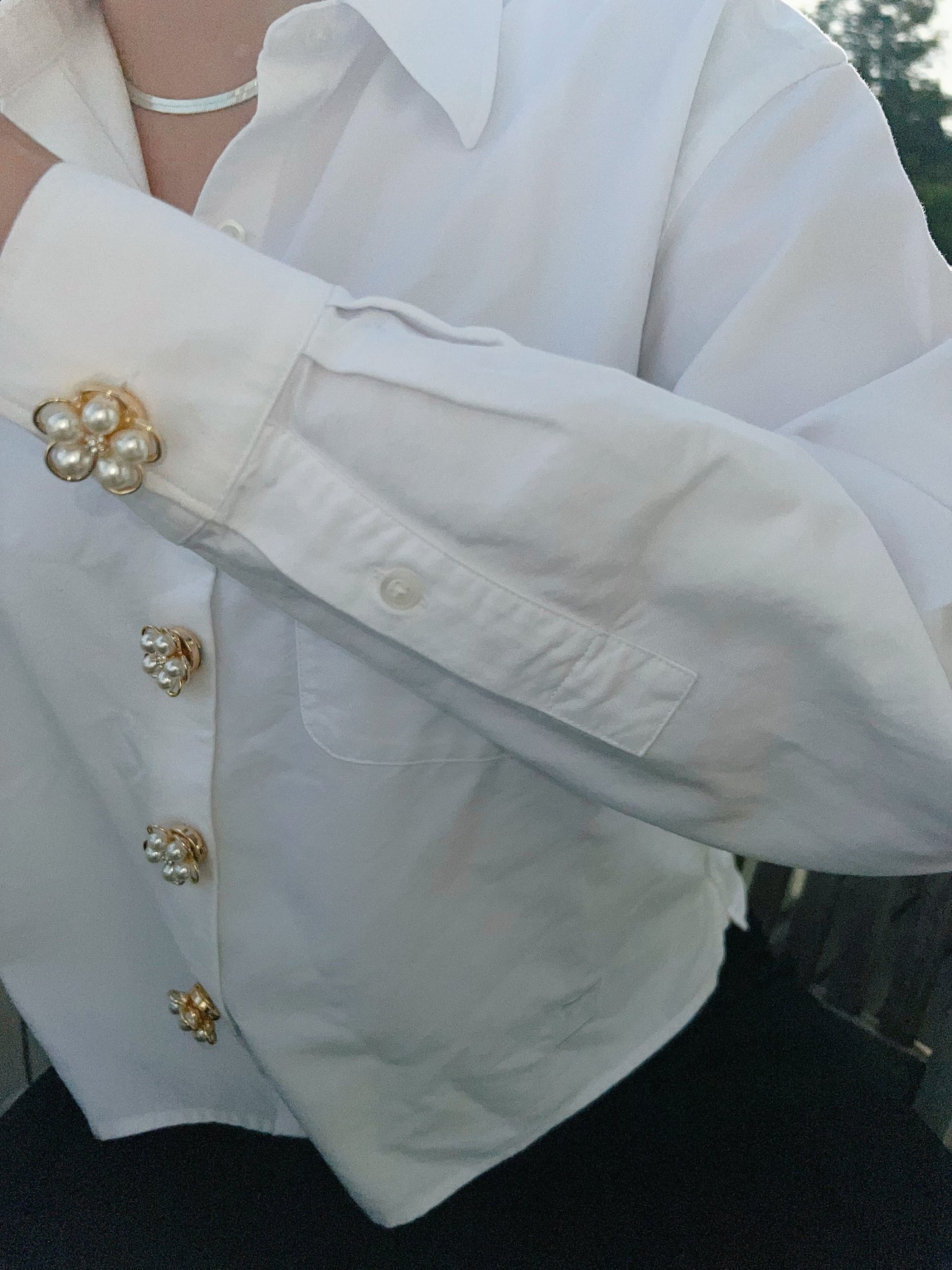 Felicia – Gold Framed Pearl Flower Button Charm Gold