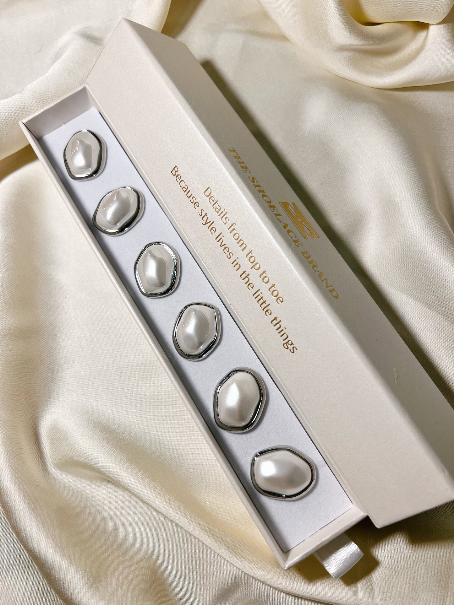 Fei – Asymmetric Pearl Button Charm Silver