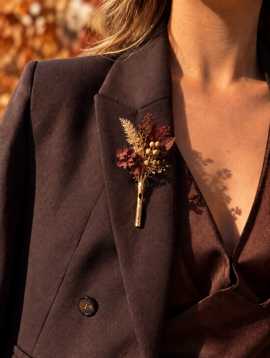 Oma Vase Brooch Gold