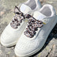 Beige Leopard 2cm – Beige Leopardmönstrade Siden Skosnören med Gulddetaljer (Sample)