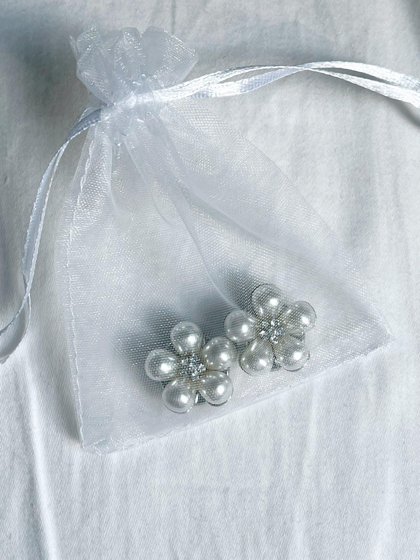 Rosi – Pearl Flower Button Charm Silver