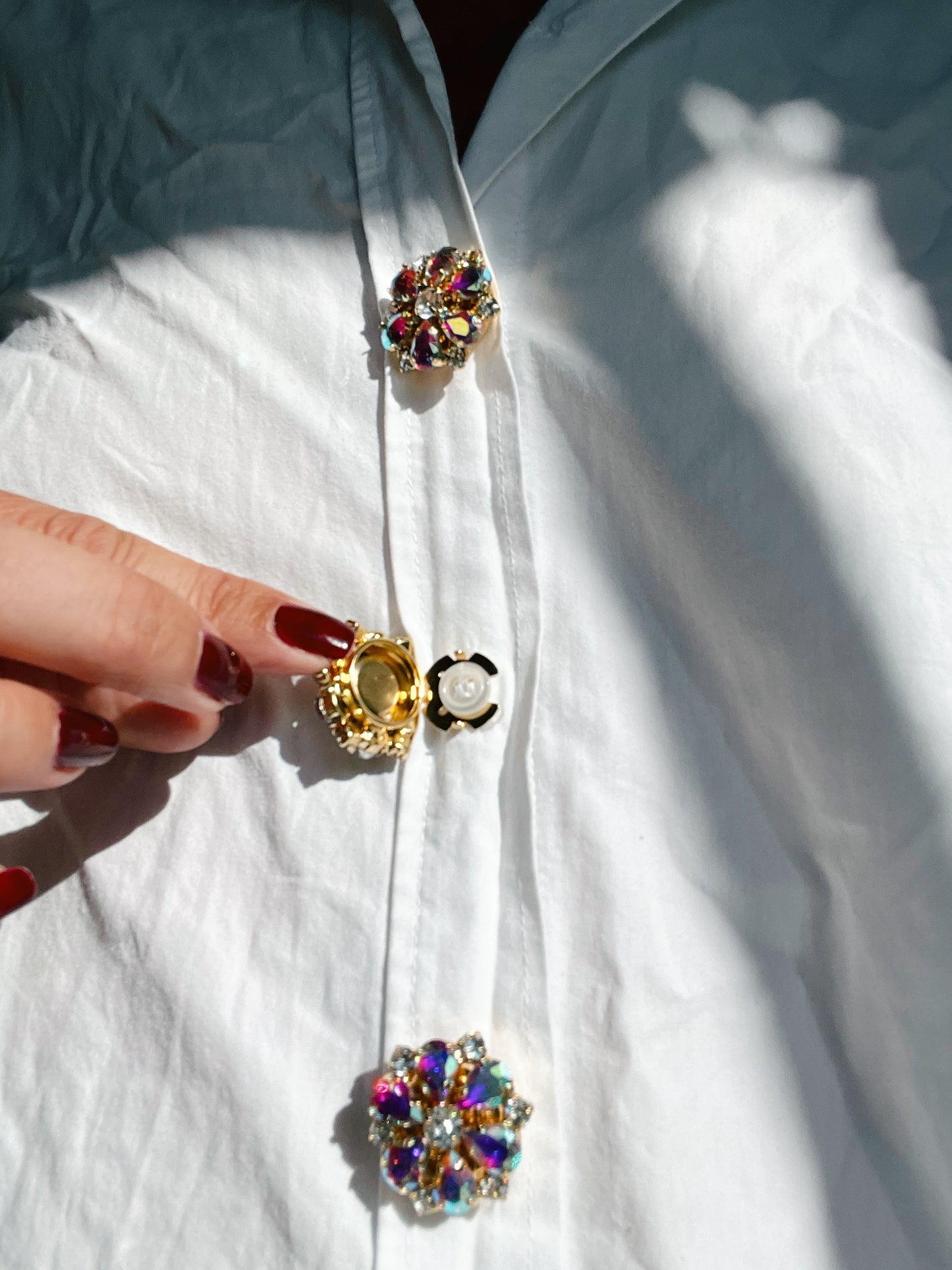 Emy – Aurora Flower Button Charm Gold
