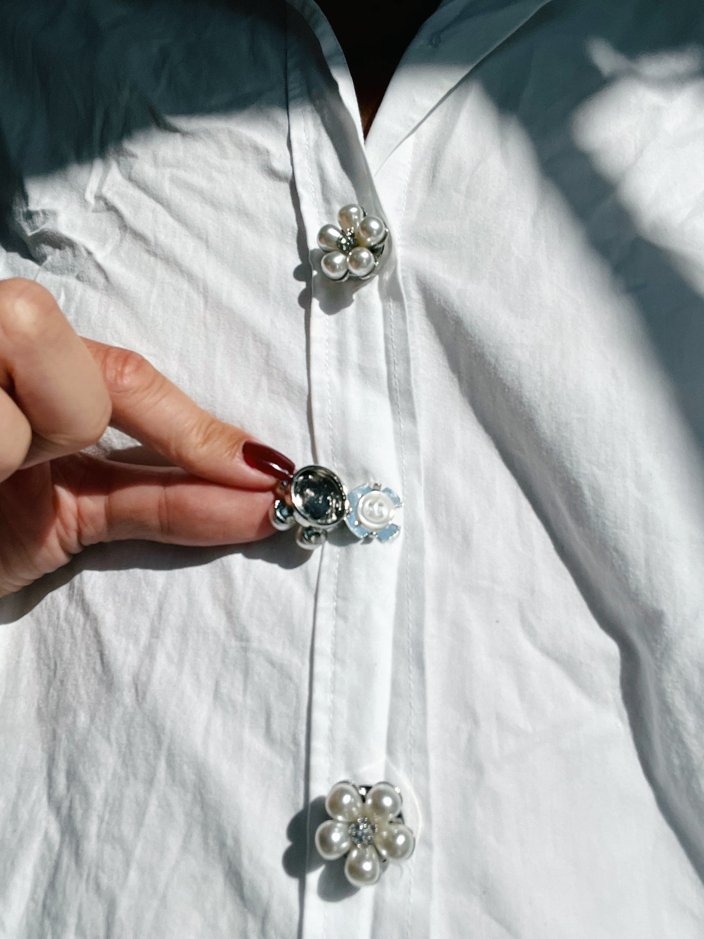 Rosi – Pearl Flower Button Charm Silver