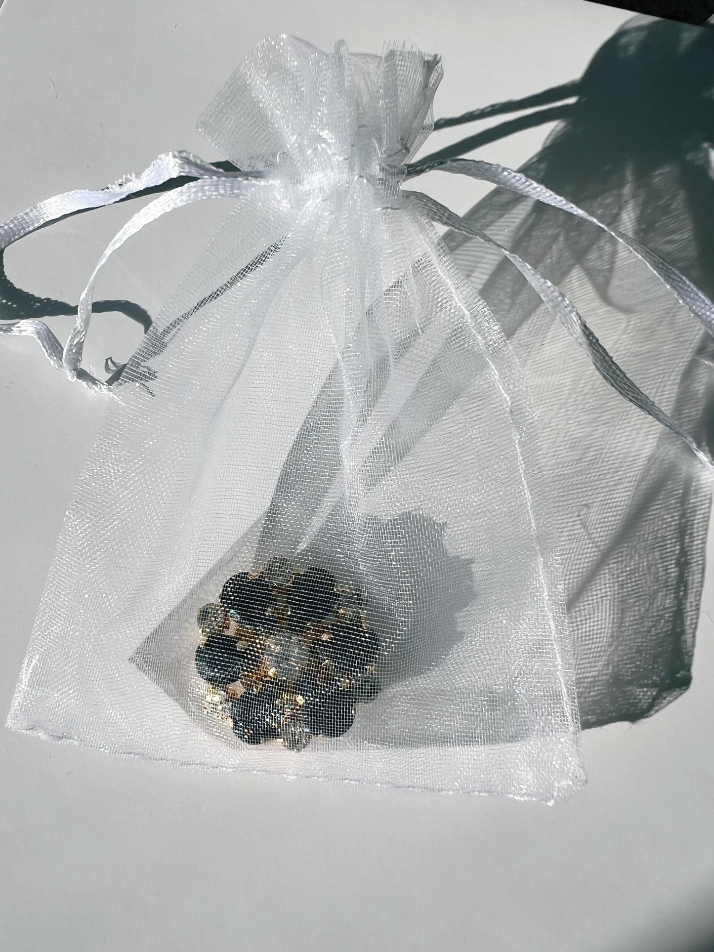 Maja – Black & White Flower Button Charm Gold