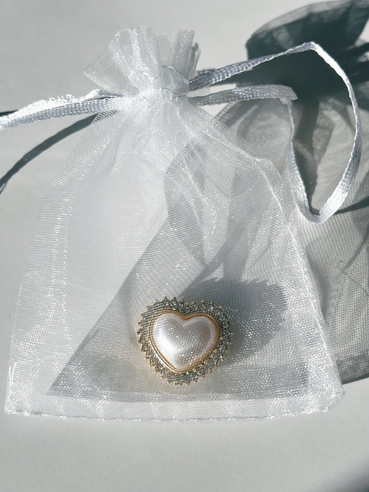Kickan – Pearl Heart Button Charm Gold