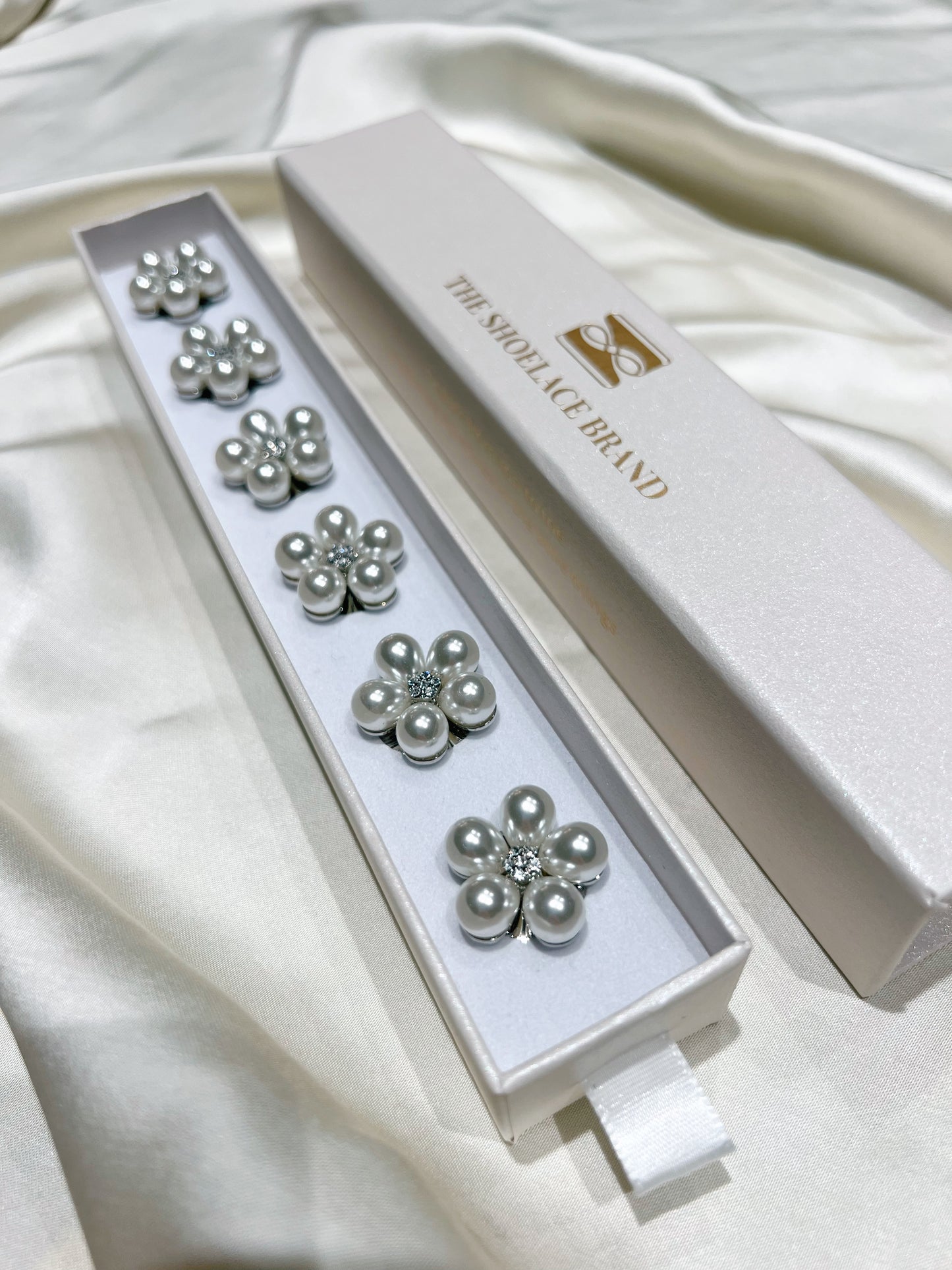 Rosi – Pearl Flower Button Charm Silver