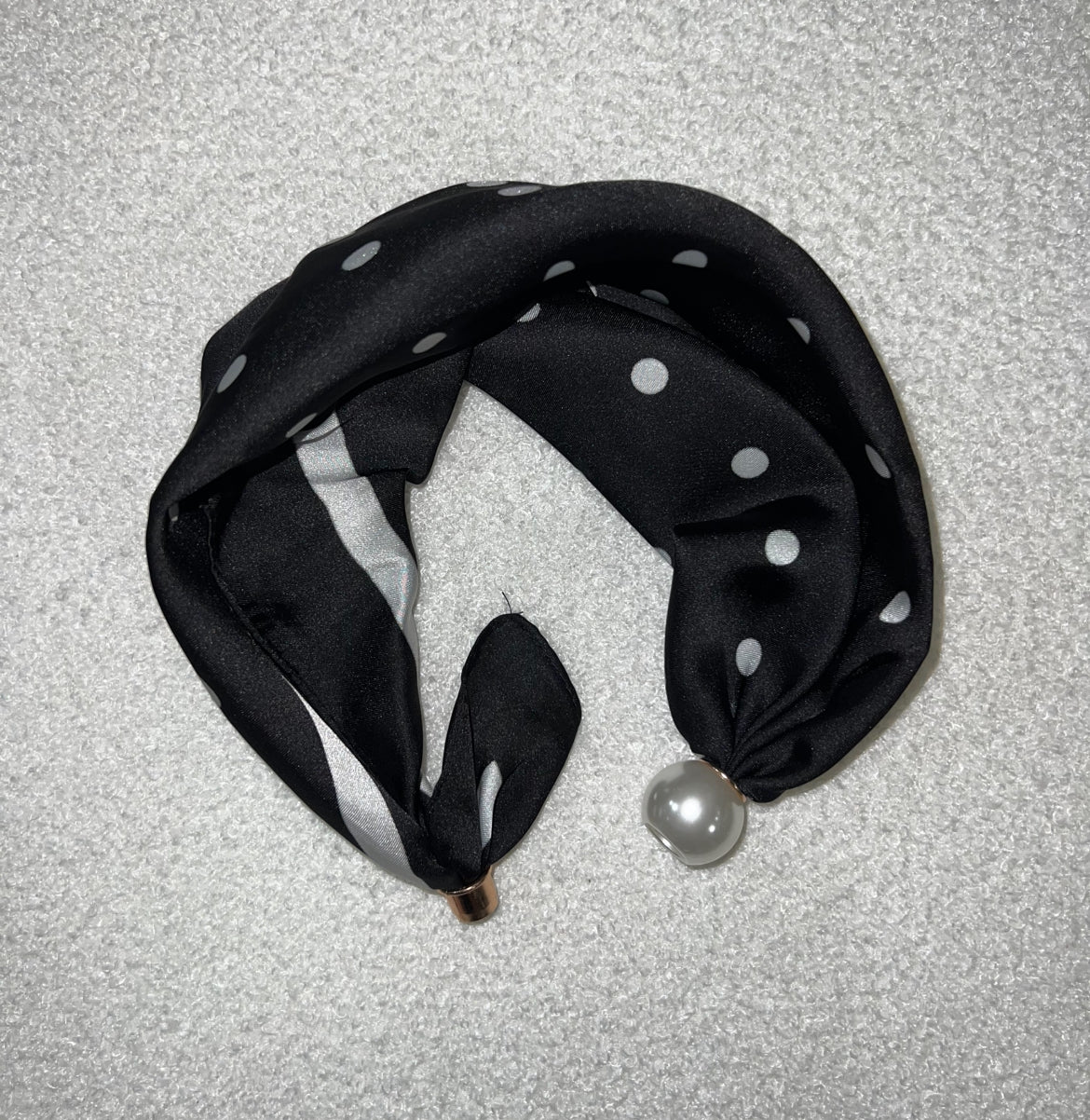 Magnetic Scarf Black Dots