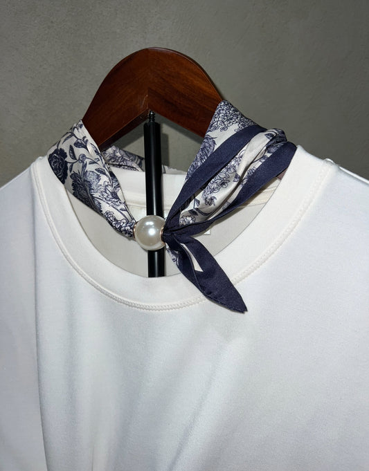 Magnetic Scarf Blue Floral