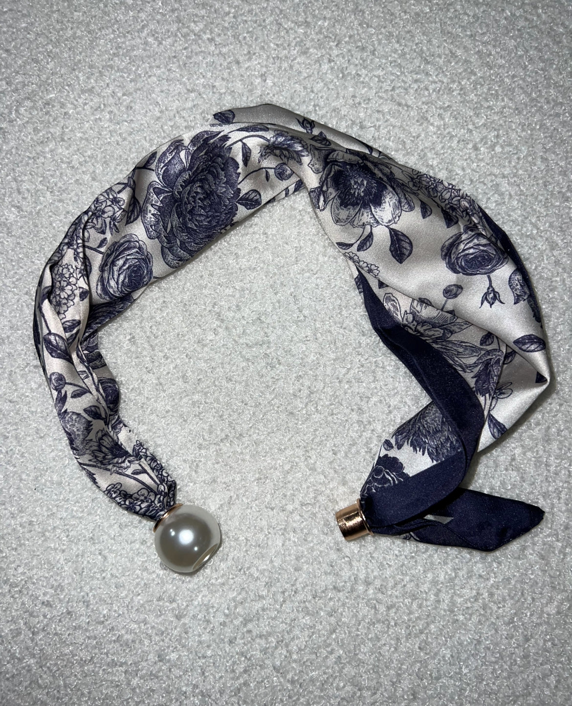 Magnetic Scarf Blue Floral