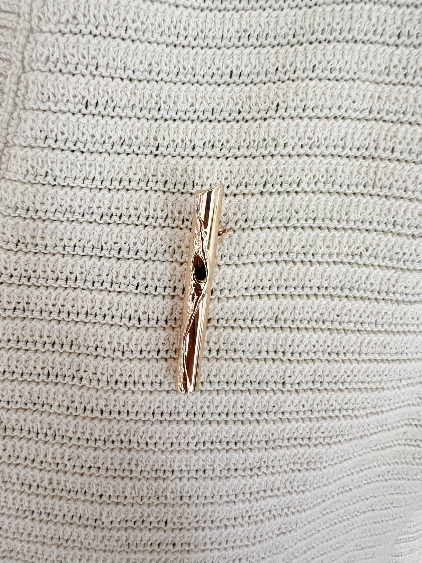 Oma Vase Brooch The Shoelace Brand Gold close up