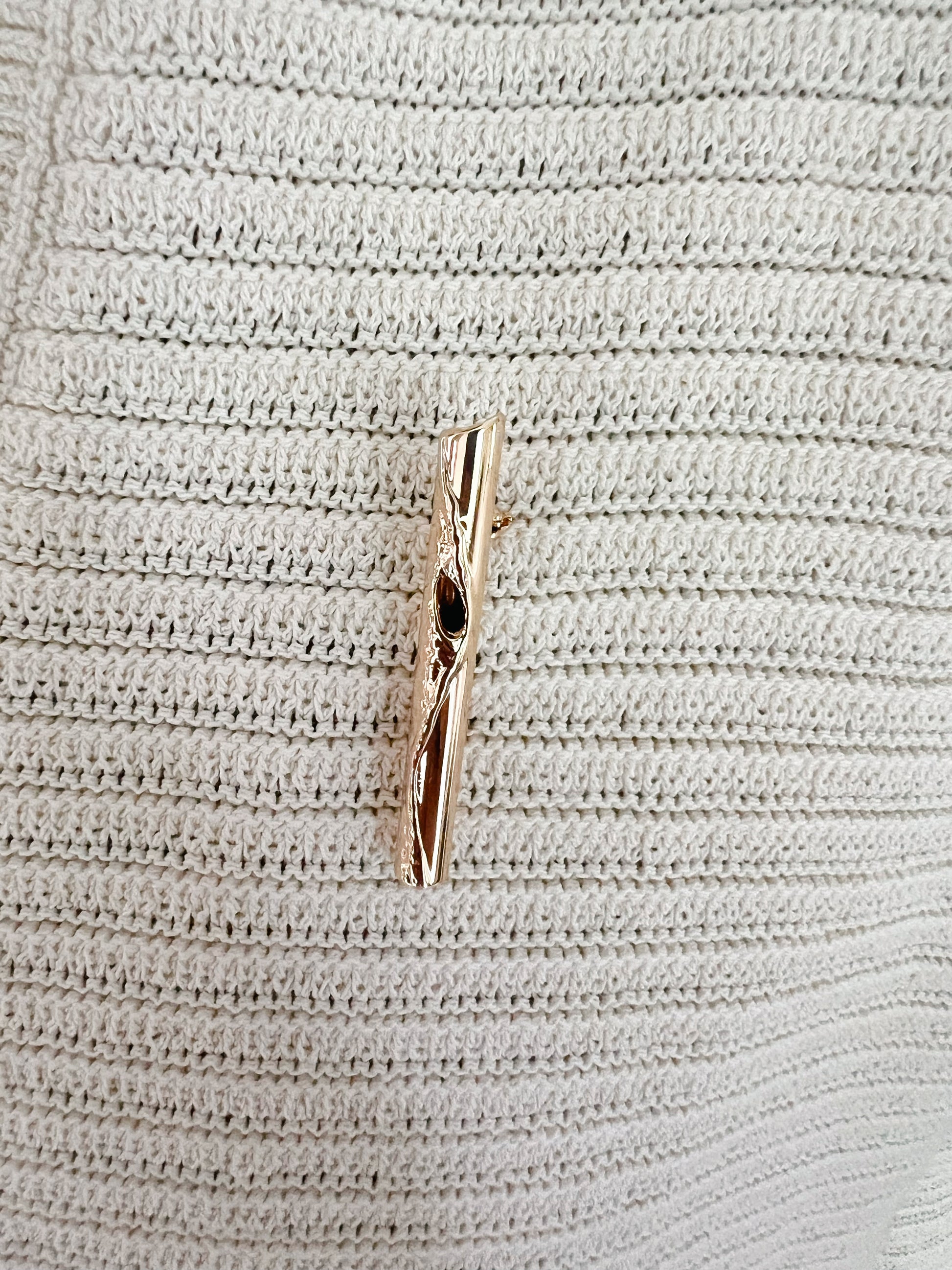 Oma Vase Brooch The Shoelace Brand Gold close up