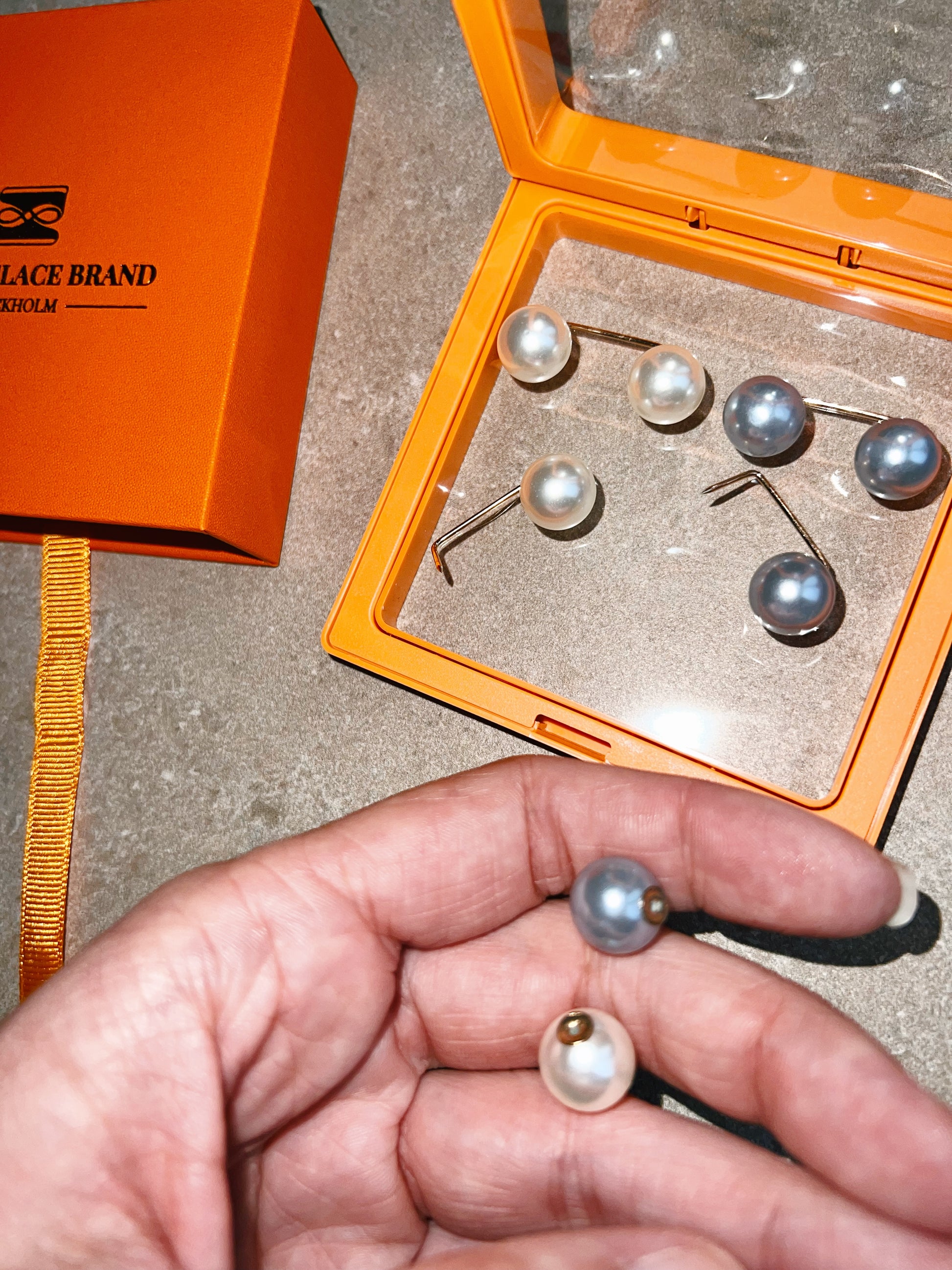 Pearl Styling Hooks 4-Pack The Shoelace Brand close up