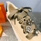 Sage green silk skosnören och Shoe Charms från The Shoelace Brand