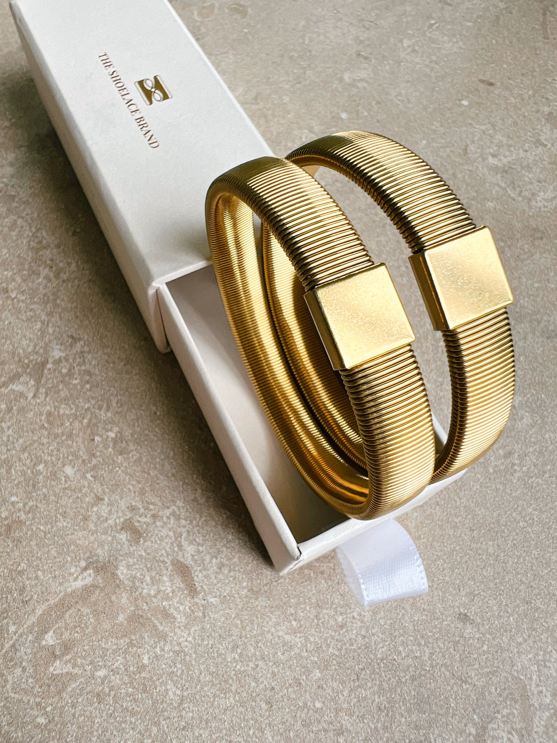 Shirt Sleeve Holder Gold elastic The Shoelace Brand in gift box