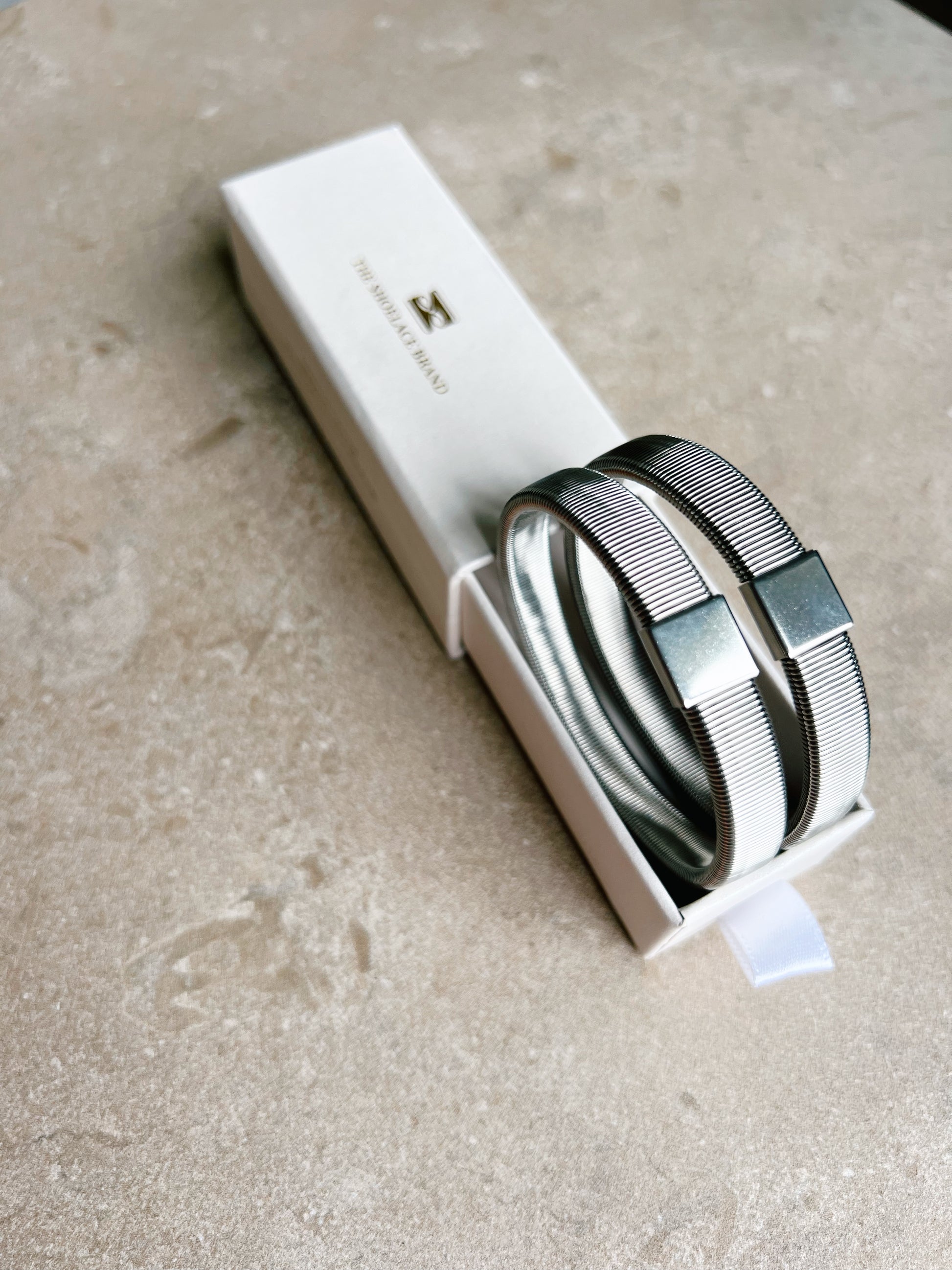 Shirt Sleeve Holder Silver The Shoelace Brand giftbox