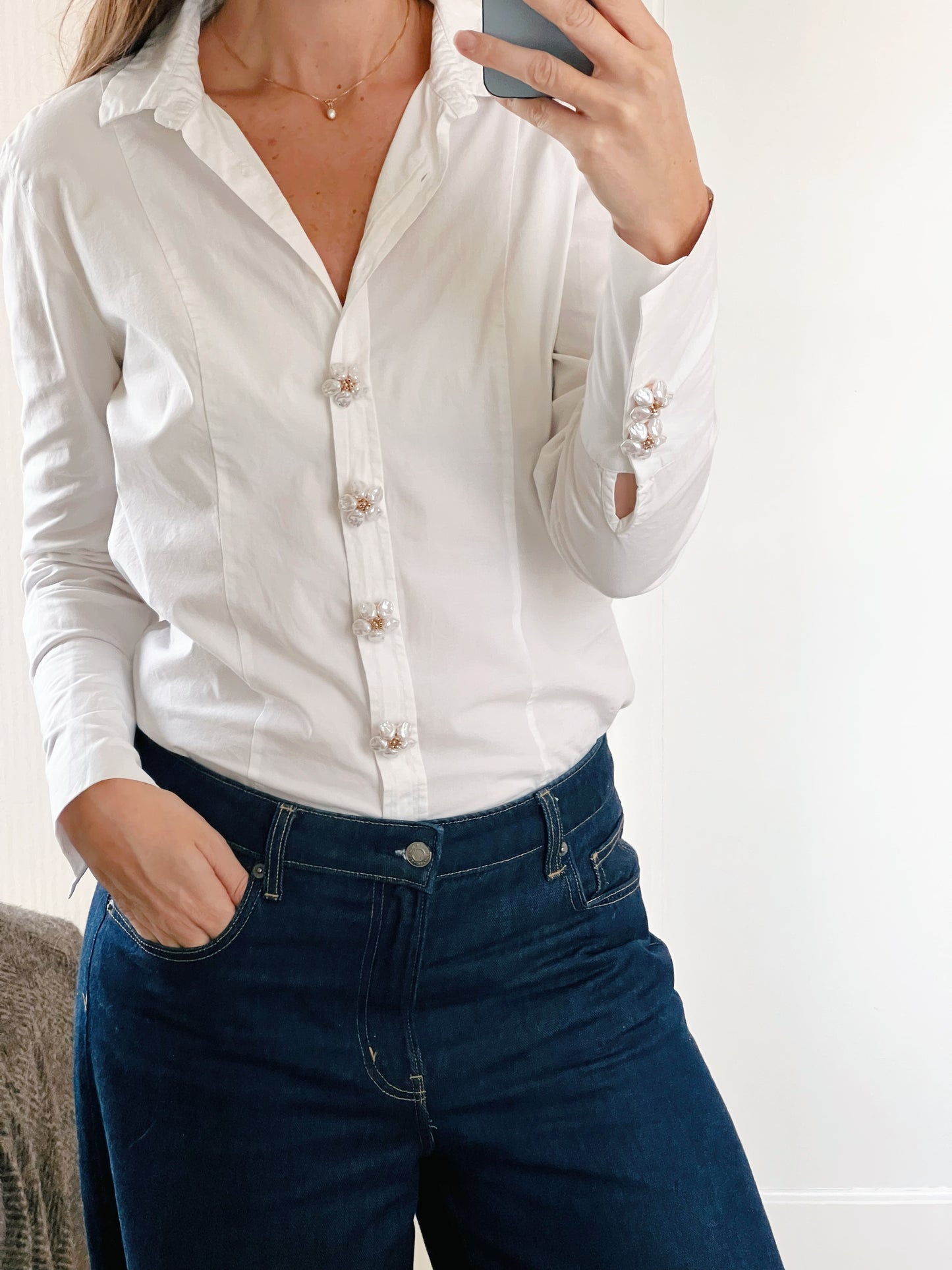 Wilma – Pearl Flower Button Charm Gold