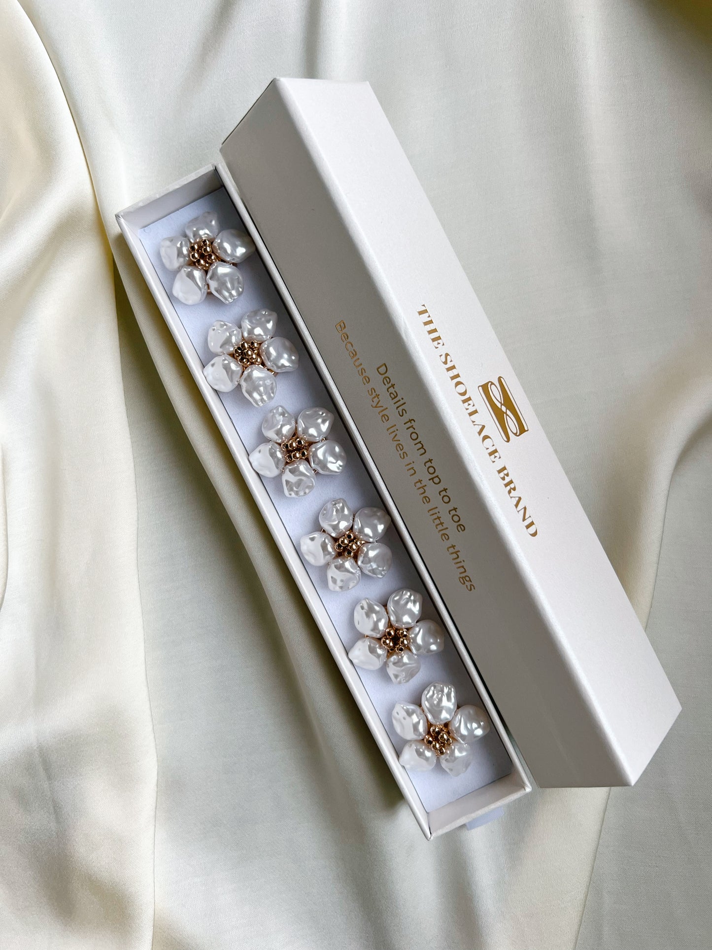 Wilma – Pearl Flower Button Charm Gold