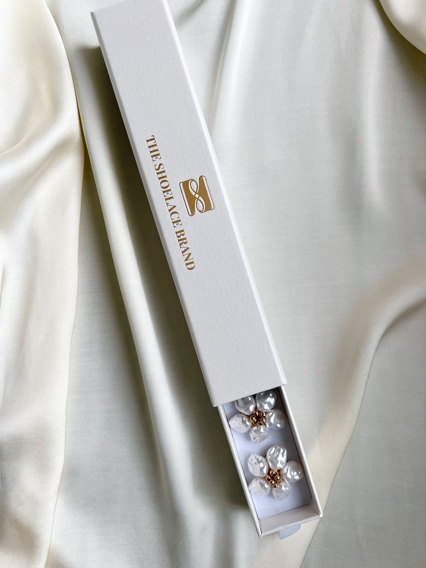 Wilma – Pearl Flower Button Charm Gold