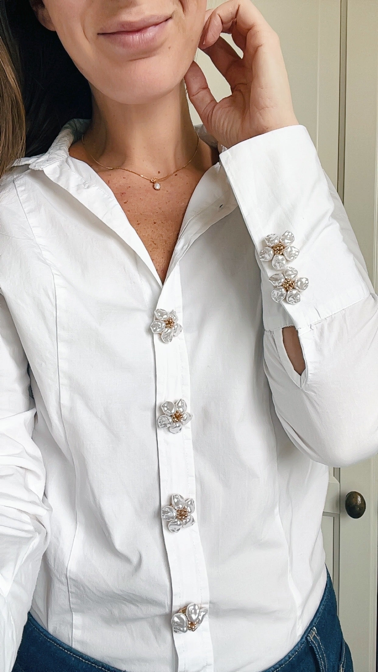 Wilma – Pearl Flower Button Charm Gold