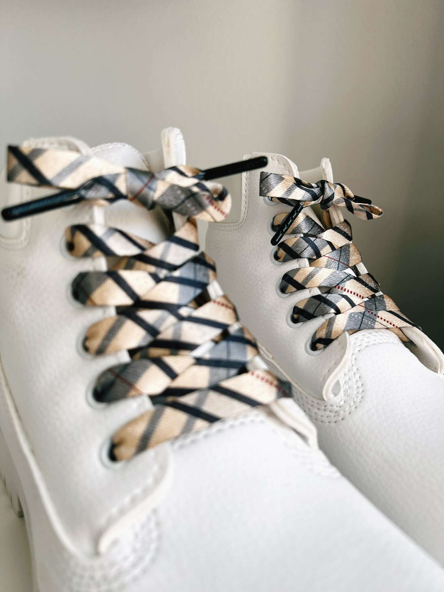 Checkered beige patterned shoelaces - The Shoelace Brand